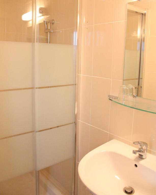 Hotel De Nevers Aulnay-sous-Bois Quarto foto
